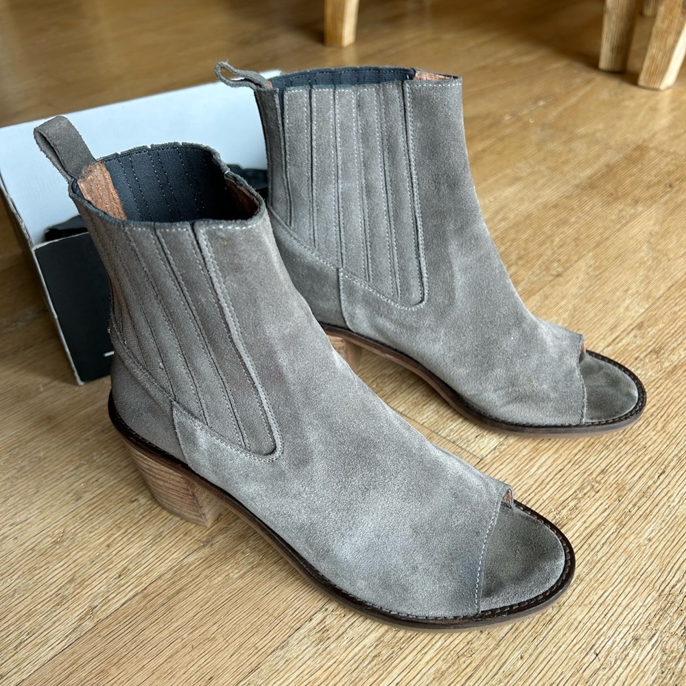 Sixty Seven Sundance Catalog Suede Peep Toe Booties size 39 8 1/2